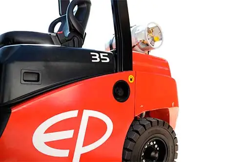 RENTA DE MONTACARGAS DE COMBUSTION CPQDT30T8